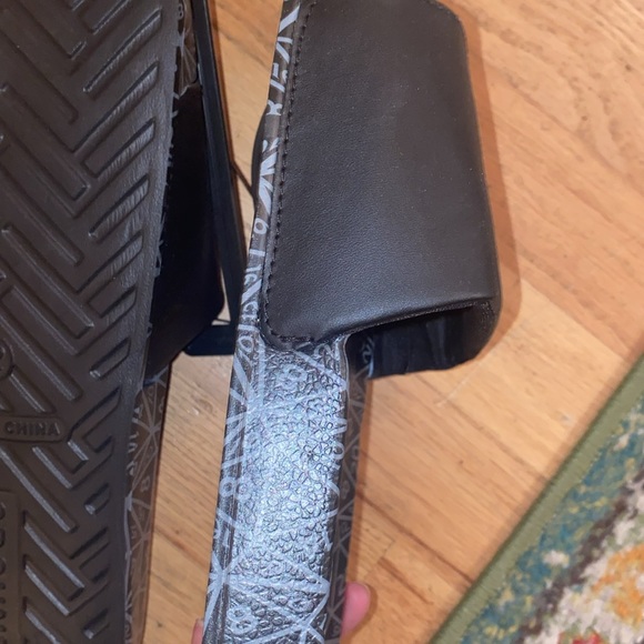 Dungeons and Dragons flip flop slide shower shoes MEN Size 11 or 12 NEW - Picture 6 of 7